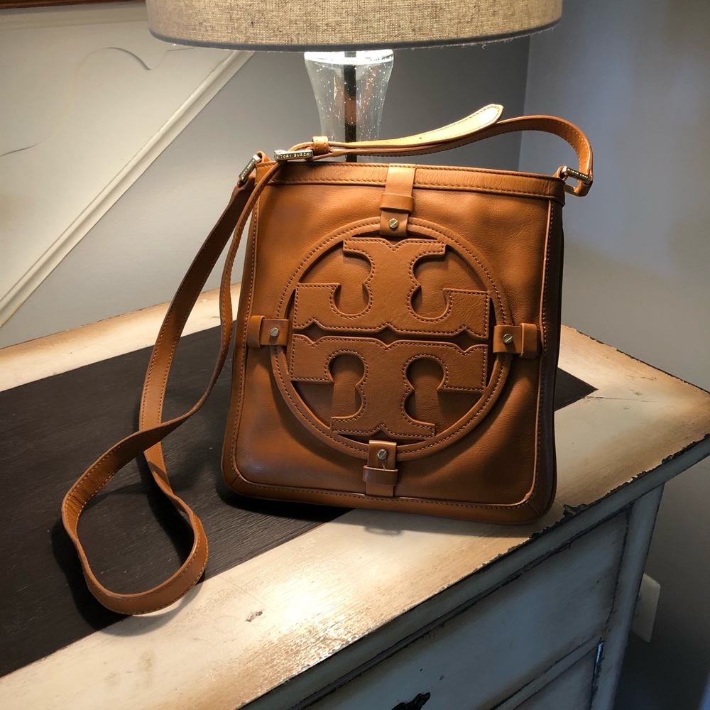 Tory Burch Purse crossbody!!👜🎉